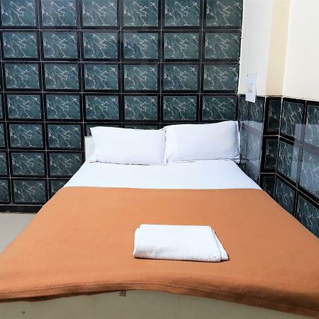 Hexa Metro Plaza Hotell Mumbai Exteriör bild