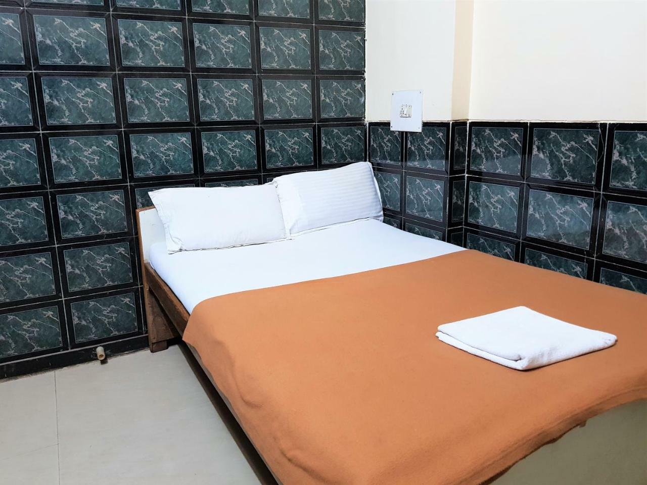 Hexa Metro Plaza Hotell Mumbai Exteriör bild