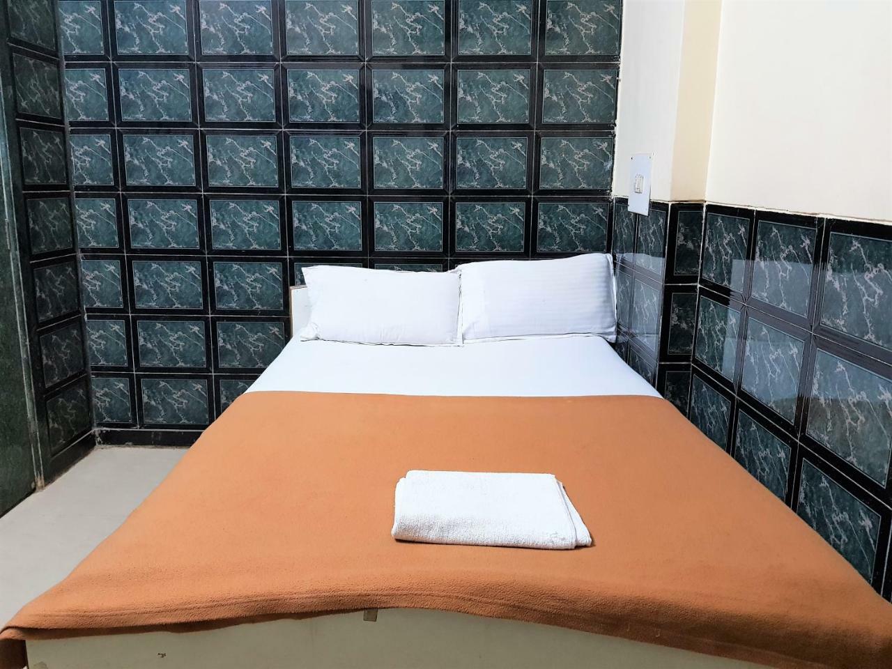 Hexa Metro Plaza Hotell Mumbai Exteriör bild