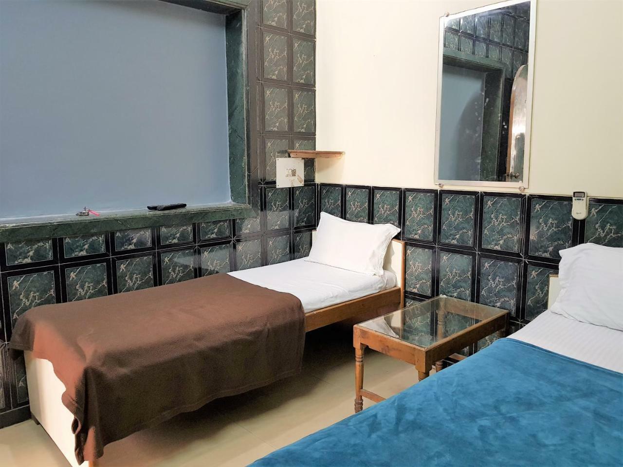 Hexa Metro Plaza Hotell Mumbai Exteriör bild