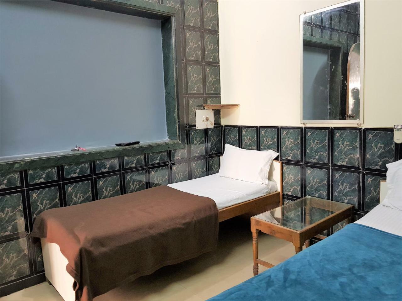Hexa Metro Plaza Hotell Mumbai Exteriör bild