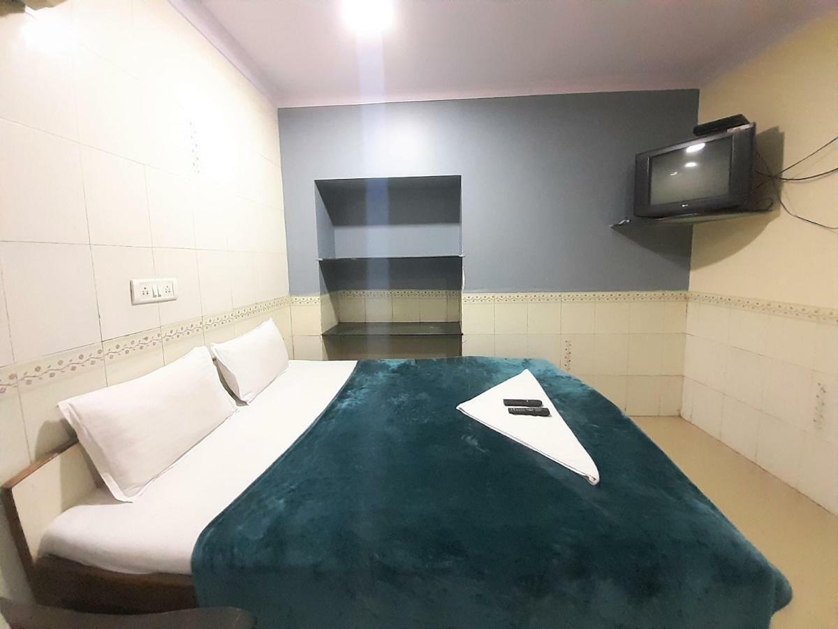 Hexa Metro Plaza Hotell Mumbai Exteriör bild