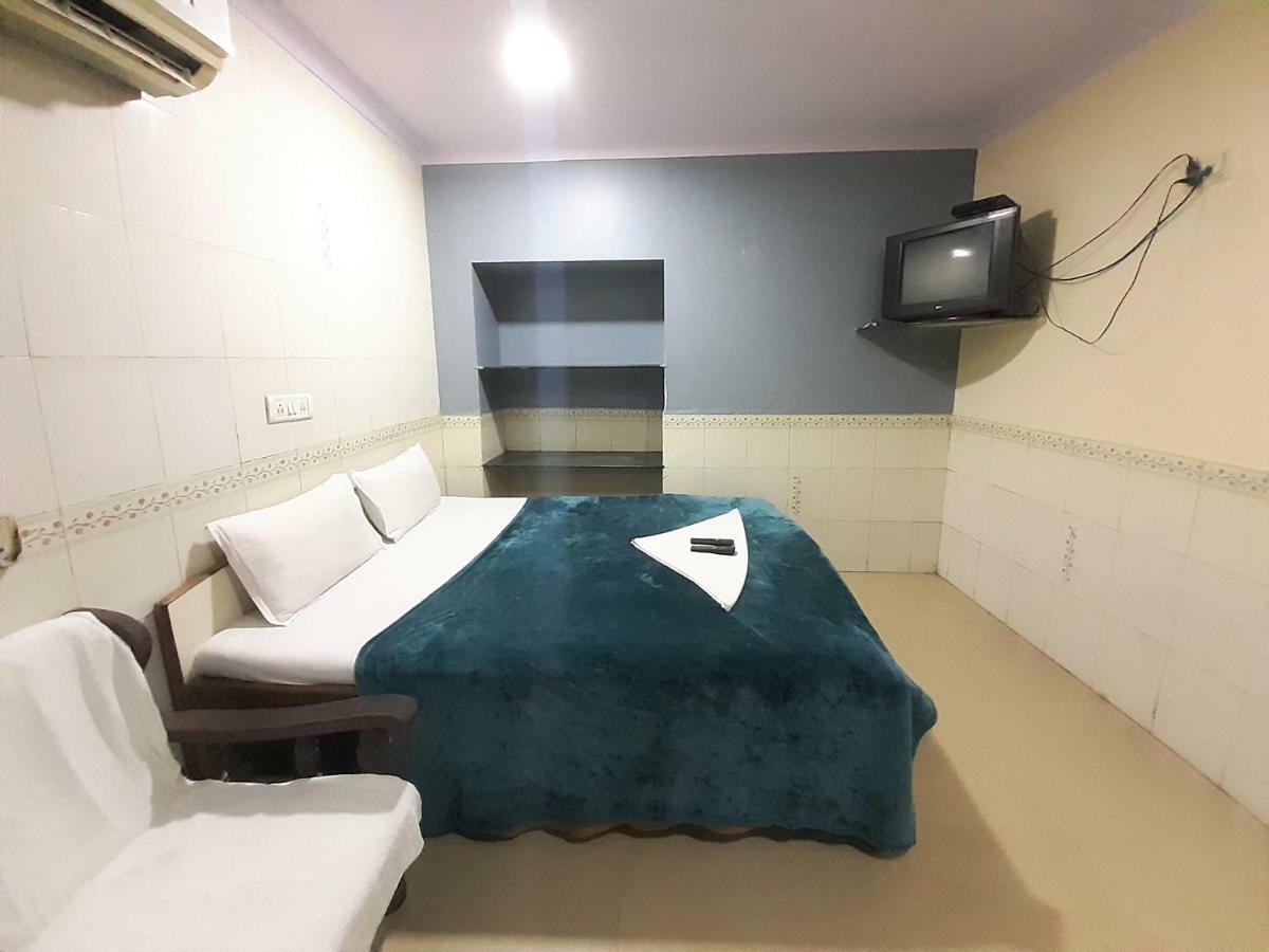 Hexa Metro Plaza Hotell Mumbai Exteriör bild