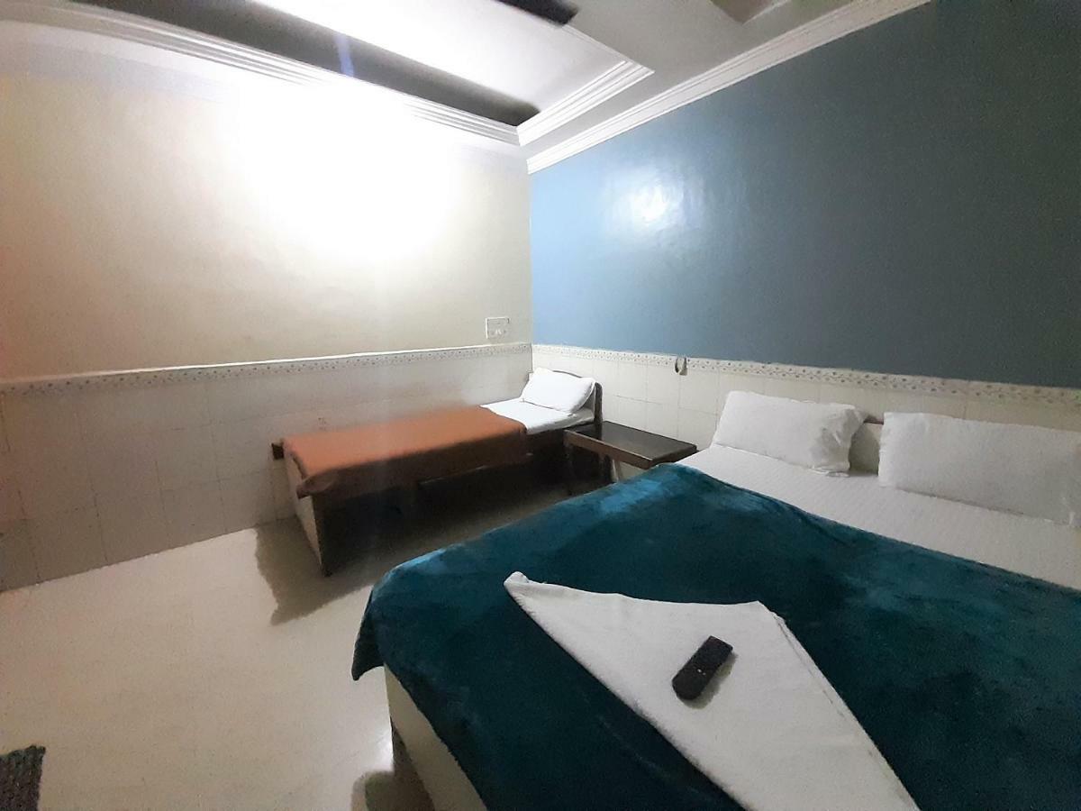 Hexa Metro Plaza Hotell Mumbai Exteriör bild