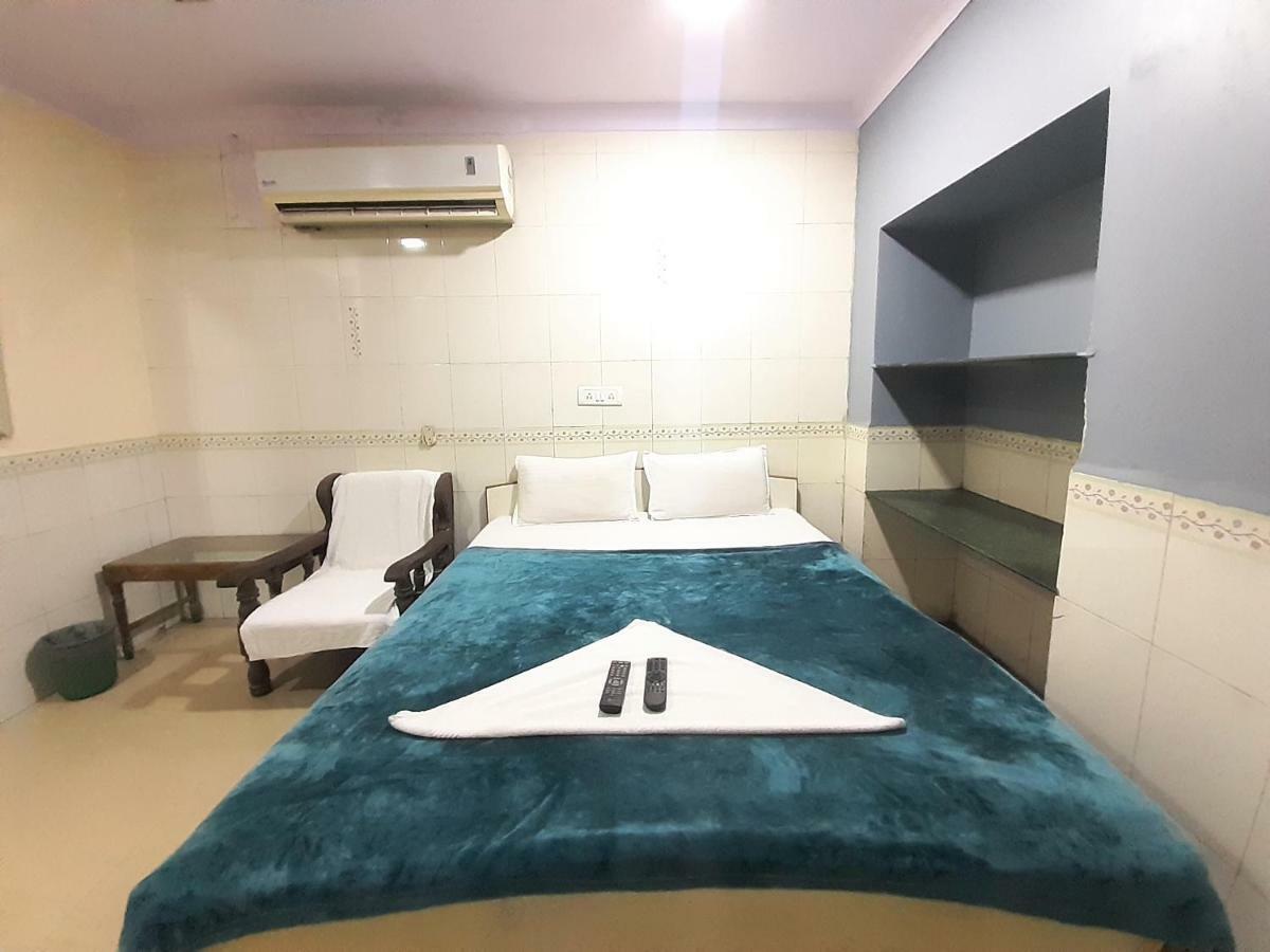 Hexa Metro Plaza Hotell Mumbai Exteriör bild