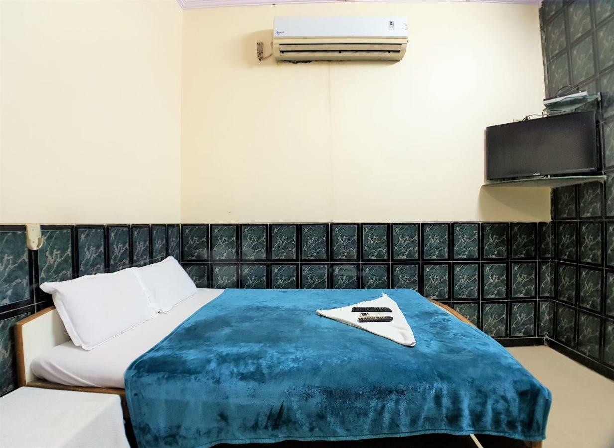 Hexa Metro Plaza Hotell Mumbai Exteriör bild